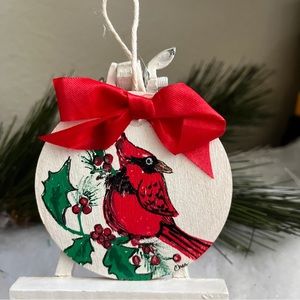 HANDPAINTED WOOD TOUND CARDINAL ORNAMENT